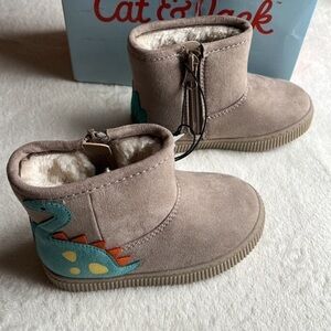 NWT Cat & Jack Vesper Boots - Tan Dinosaur‎ Boots for Girls Size 6 (Easy On-off